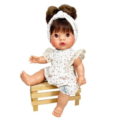 Papusa Nines D'Onil, Joy, cu parul saten, cu bentita alba, cu miros de vanilie, 37 cm - imagine 5